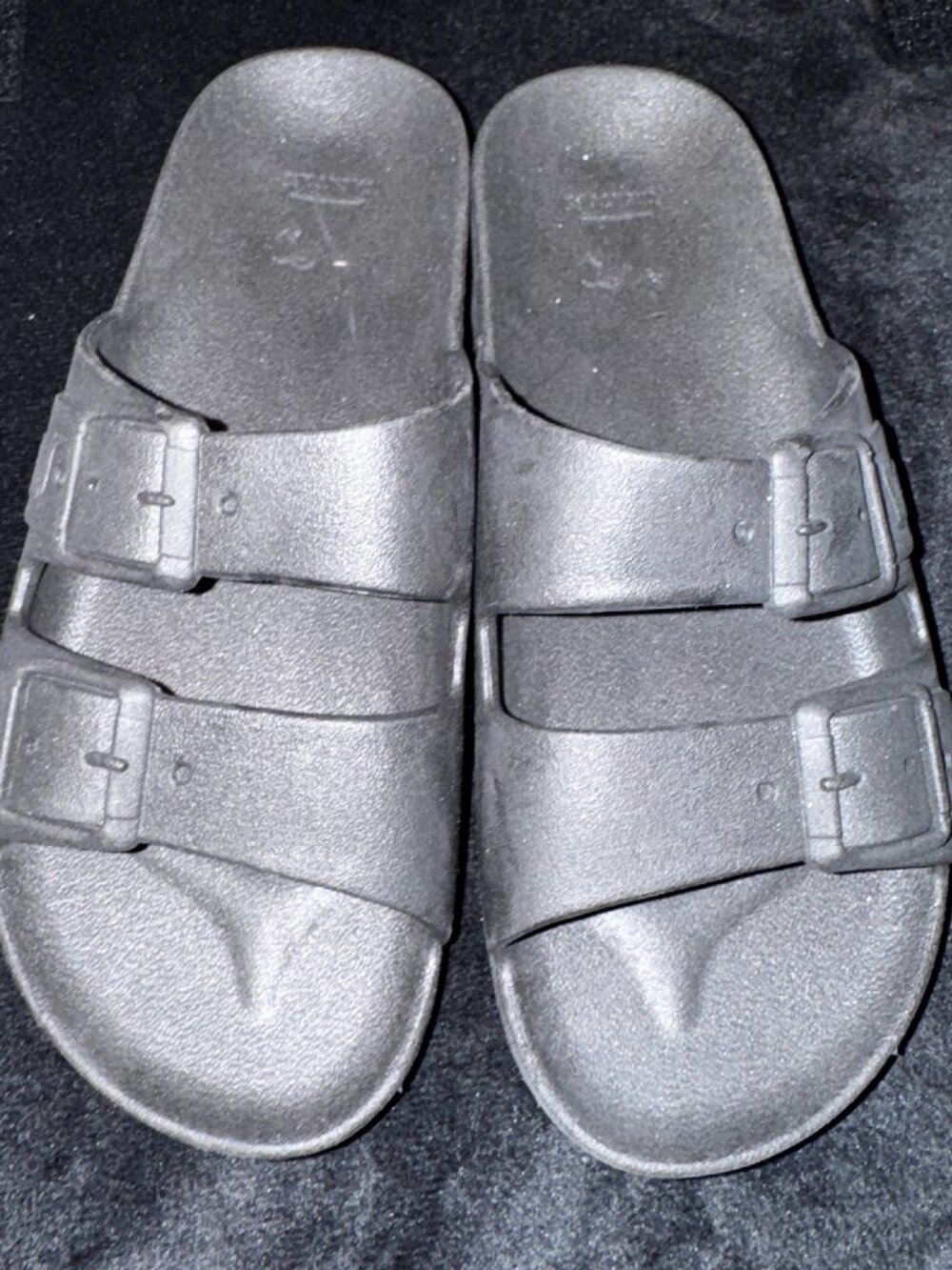 Cacatoès Girls' Olive Sandals (Two-strap, double-buckle slides), Size: Girls 4/5 - Picture 4 of 4